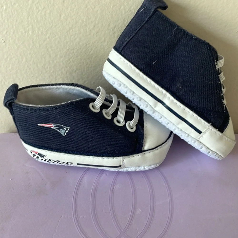 5/$25 NFL Patriots Baby shoes Size 0-6 months